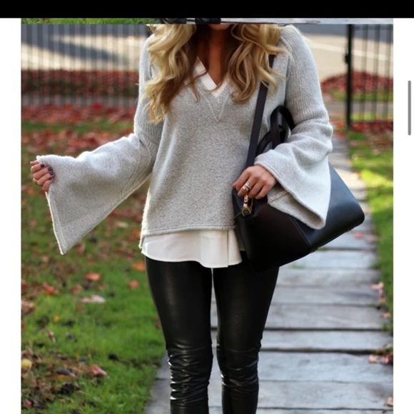 Free People Lovely Lines Bell Sleeve Sweater in Grey
size Medium Oversized - Picture 3 of 12